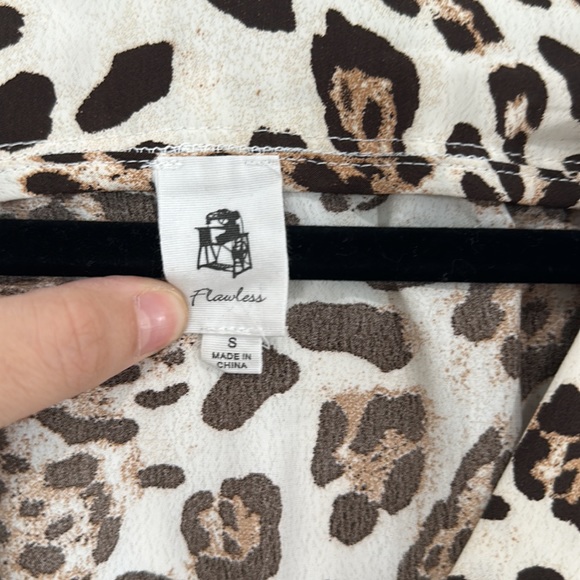 Cheetah button down dress with pockets & drawstring waistband. Size Small - Picture 2 of 3